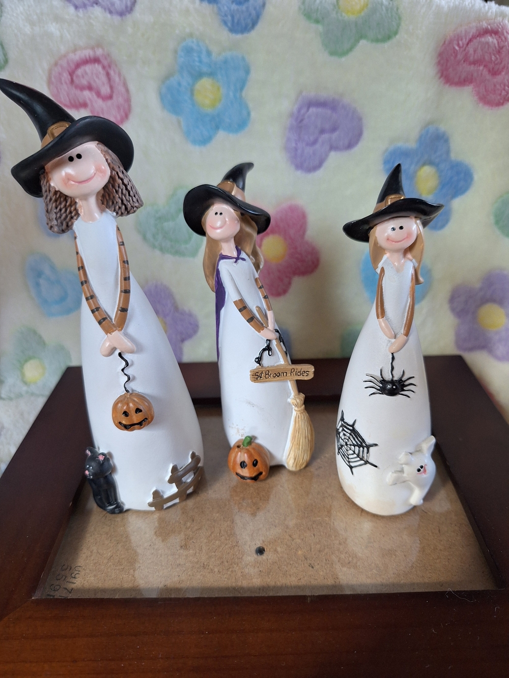 Amazon White Witch Figurine Trio with Black Hats and Orange Pumpkins